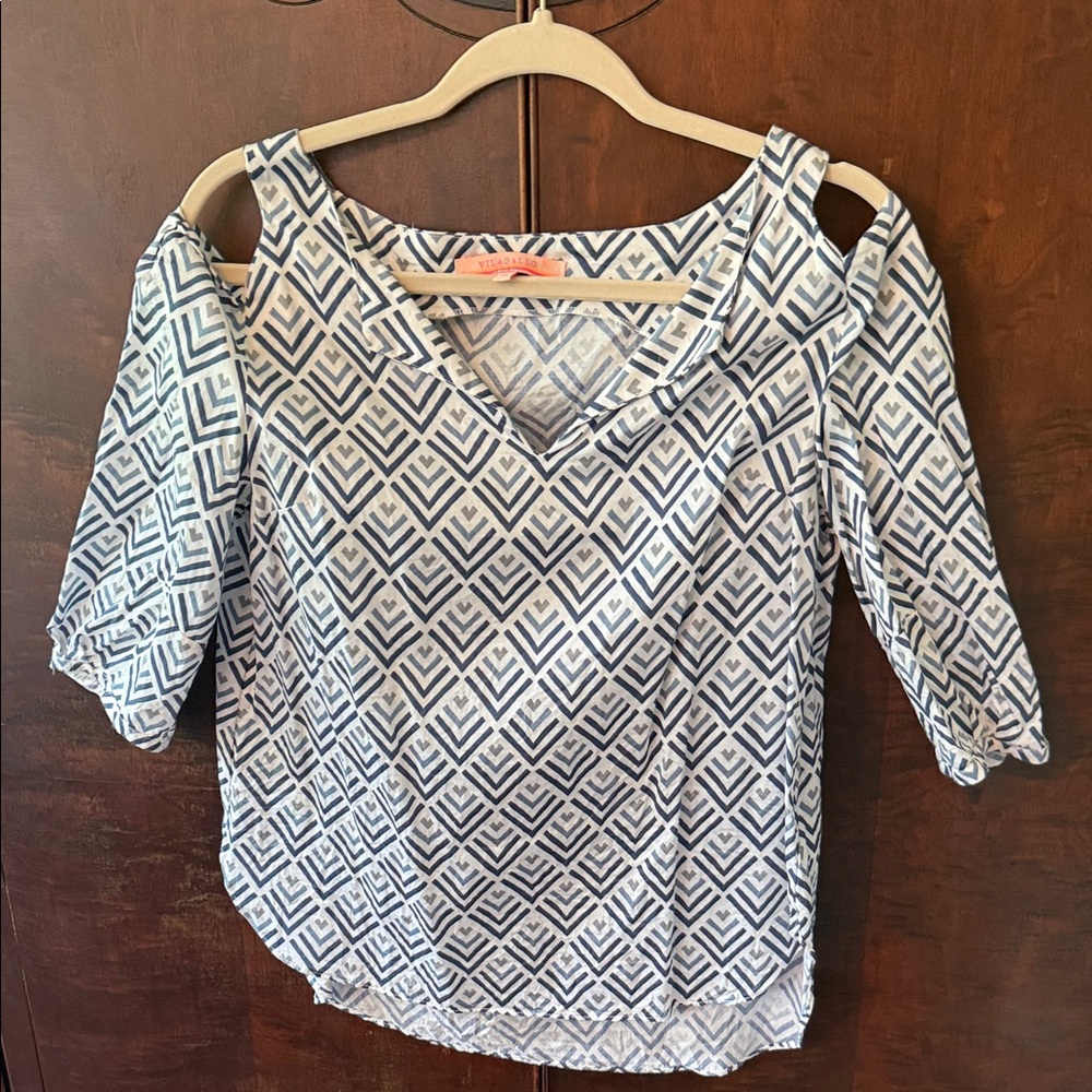 Vilagallo Blue and White Cold-Shoulder Geometric Blouse